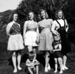 Jentene på Risneset ca 1945
