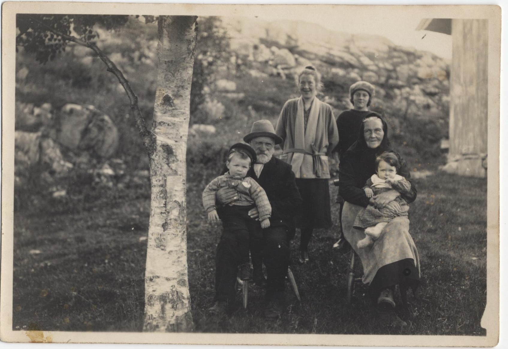 Gustav Odin og Anna Amalie Skumfossøren med familie