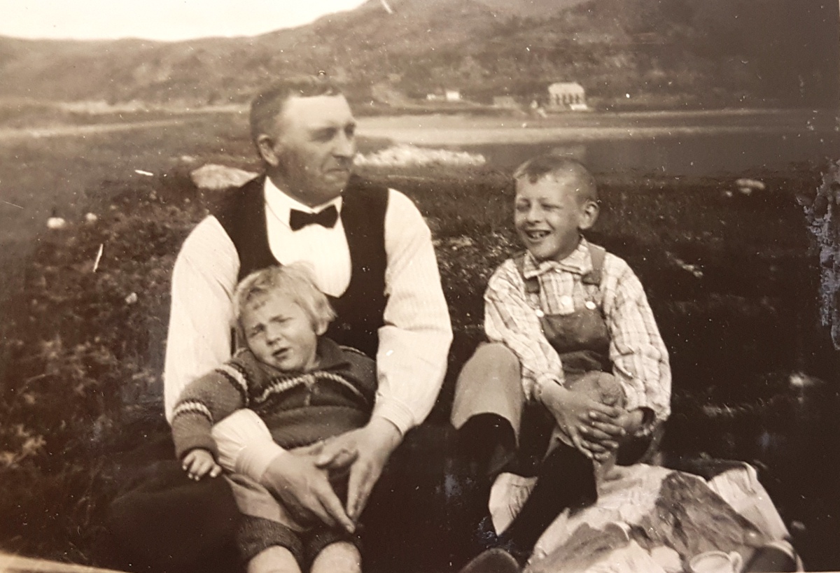 Harald Fredrik Wærøy med barna Harald og Karen