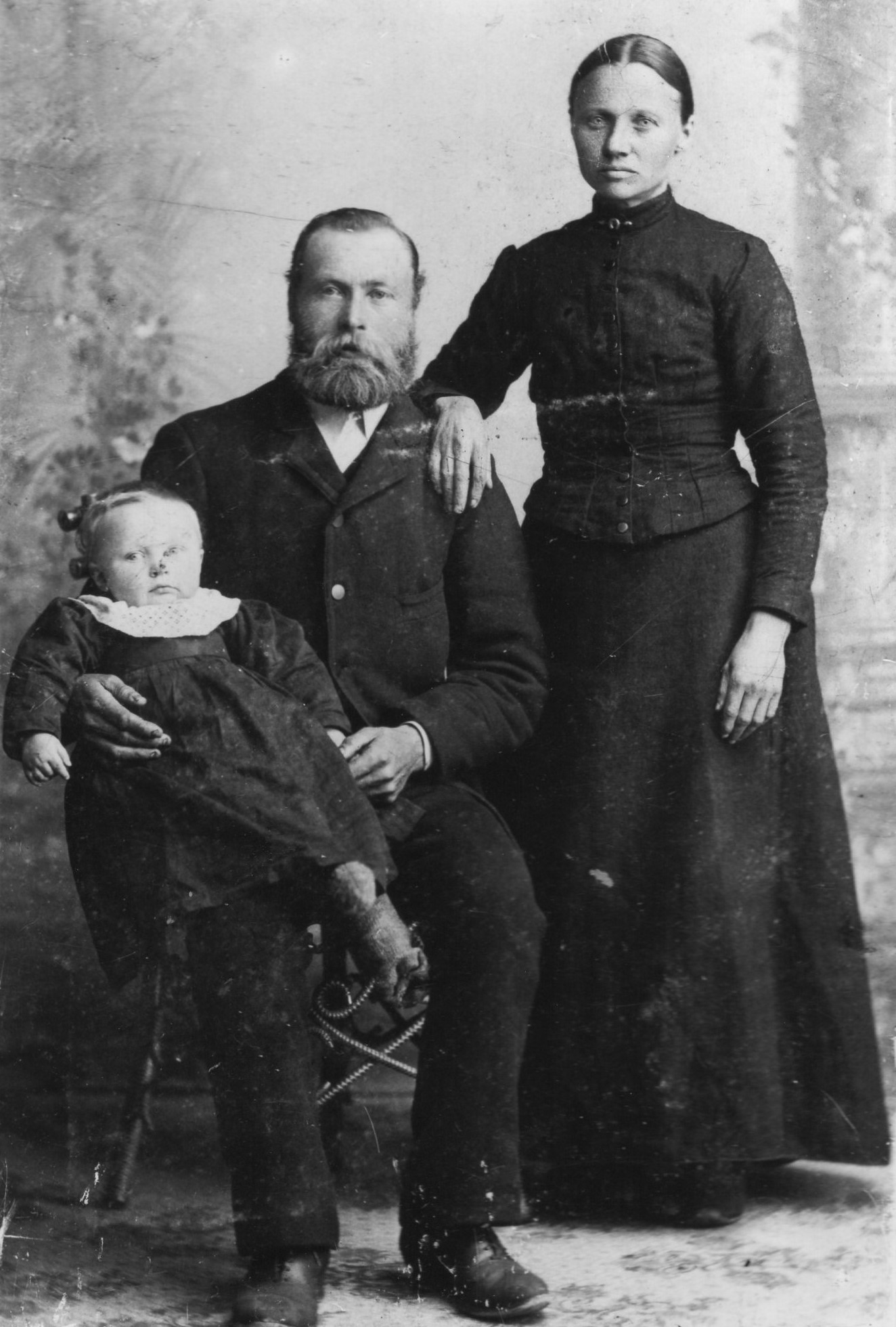 Johannes Hegerberg ca 1 år. Her med sine foreldre.