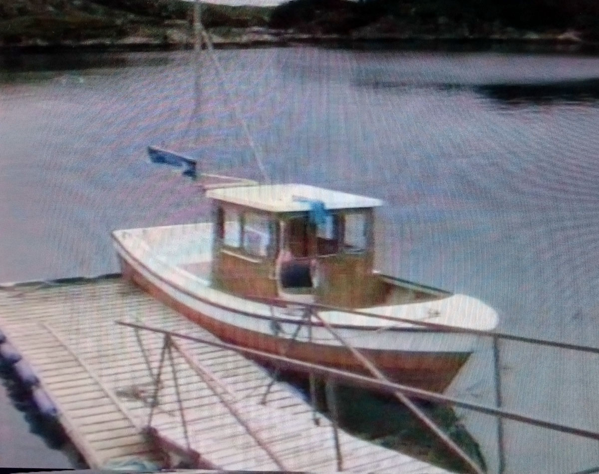 Sjark tilhørende Hans K. Lossius. Foto tatt på Skårøya 1989